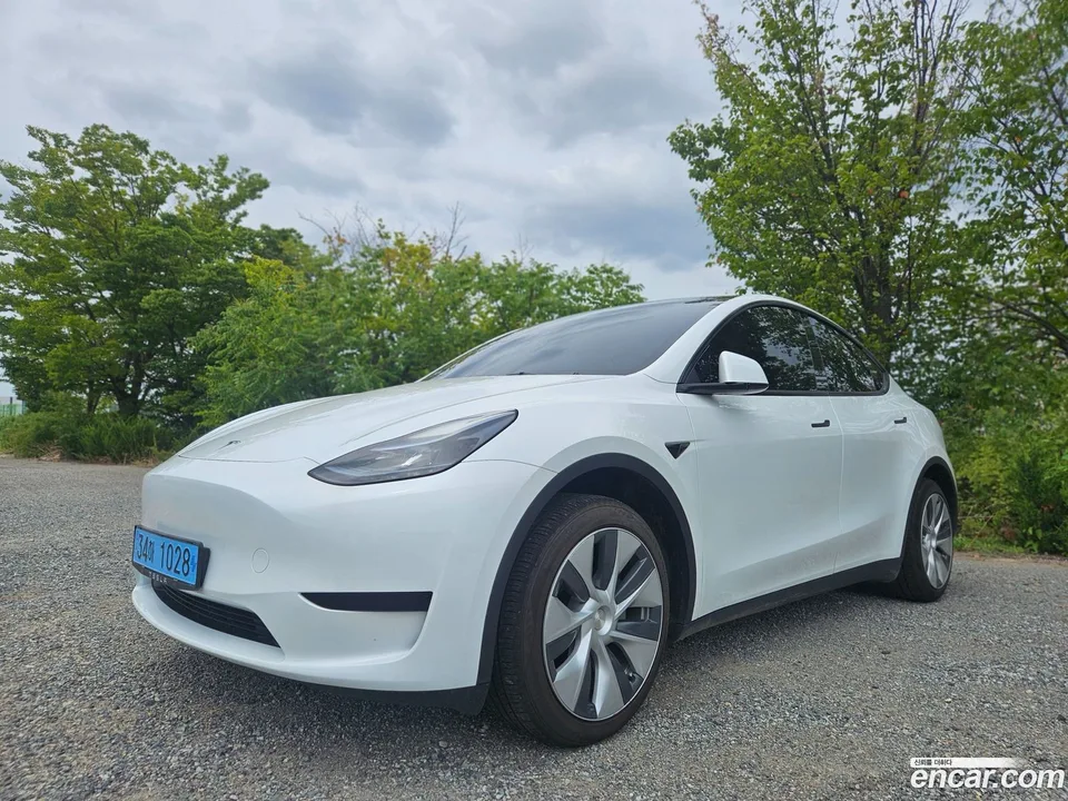 Tesla Model Y RWD 2023 — photo 1, buy with delivery to Moscow