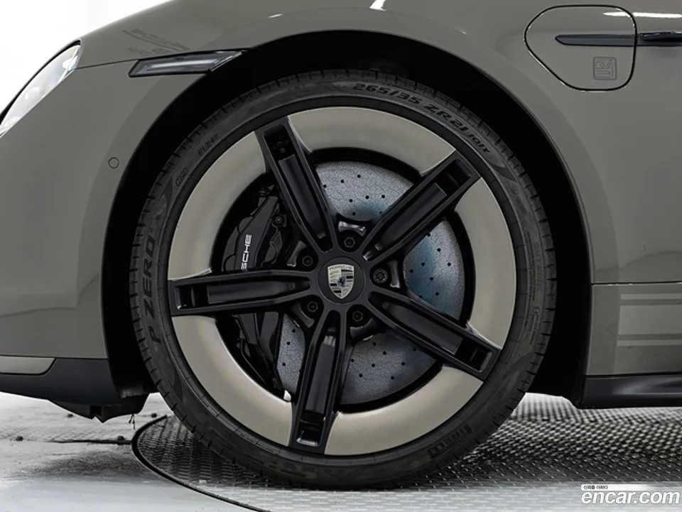 Porsche Taycan 2025 — thumbnail 2