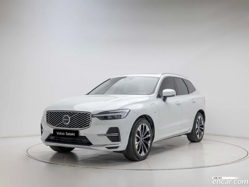 Volvo XC60 T8 2025 — photo 1, buy with delivery to Moscow