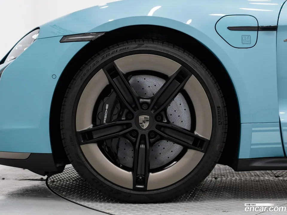 Porsche Taycan 2025 — thumbnail 2