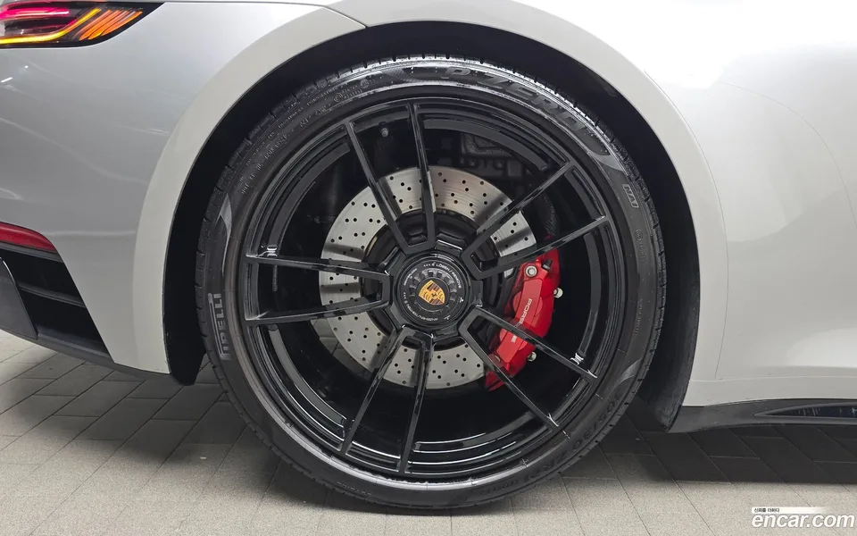 Porsche 911 (992) 4 GTS 2024 — миниатюра 2