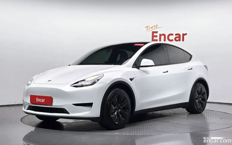 Tesla Model Y RWD 2023 — photo 1, buy with delivery to Moscow