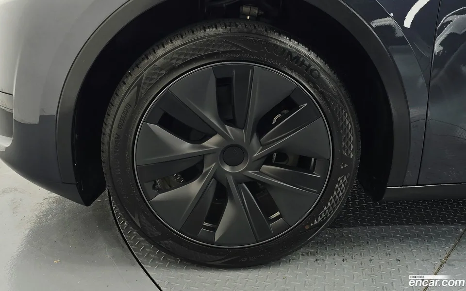 Tesla Model Y RWD 2024 — thumbnail 2