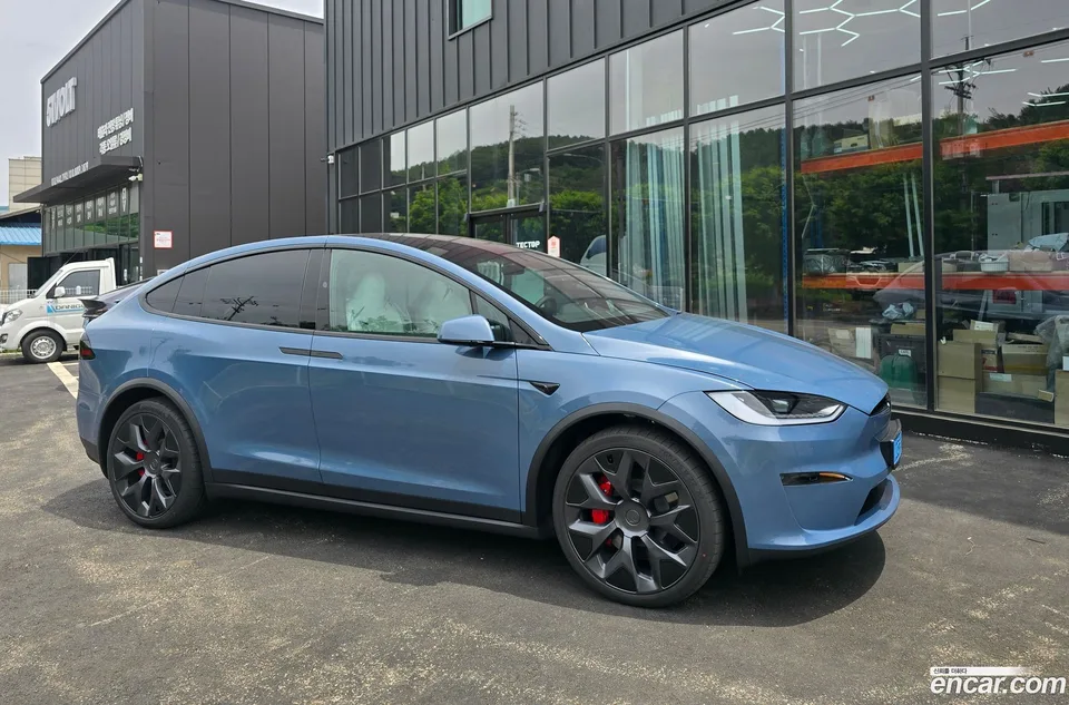 Tesla Model X 2026 — thumbnail 2