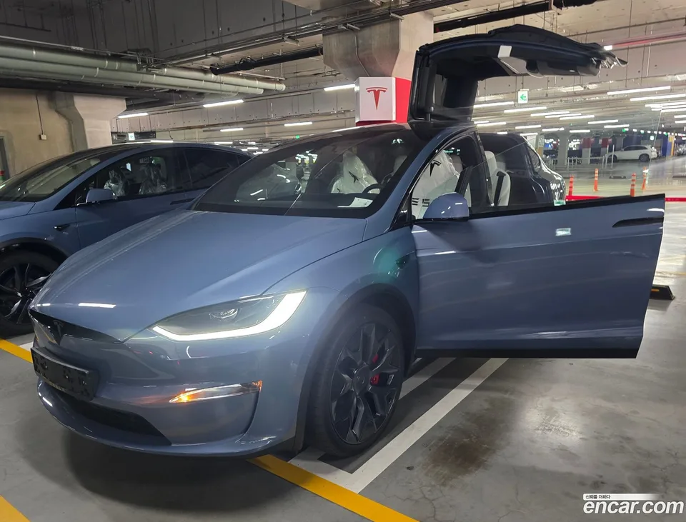Tesla Model X 2026 — photo 1, buy with delivery to Moscow