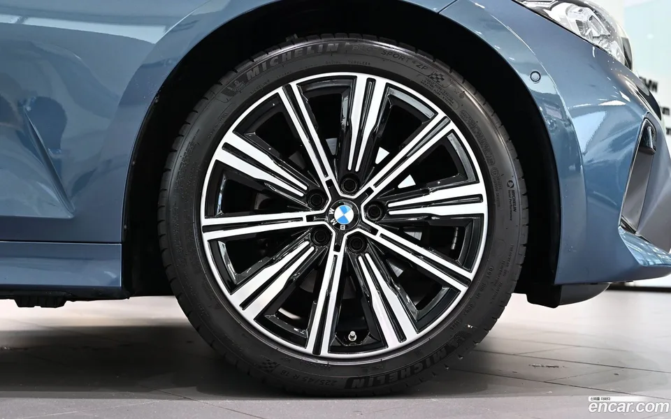 BMW 3 Series 320i 2025 — миниатюра 5