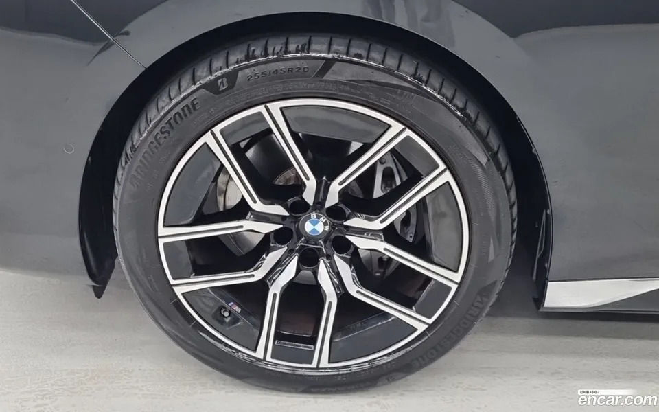 BMW 7 Series 740d xDrive M 2025 — thumbnail 2