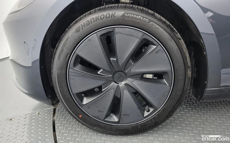 Tesla Model 3 RWD 2025 — thumbnail 2