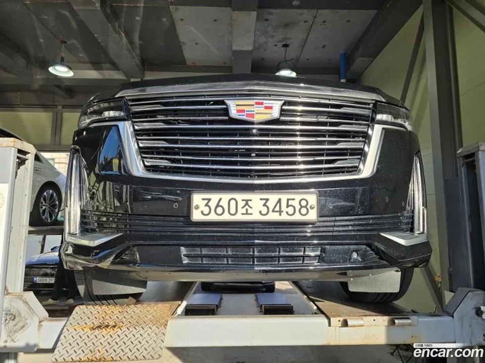 Cadillac Escalade 6.2 ESV 2022 — photo 1, buy with delivery to Moscow