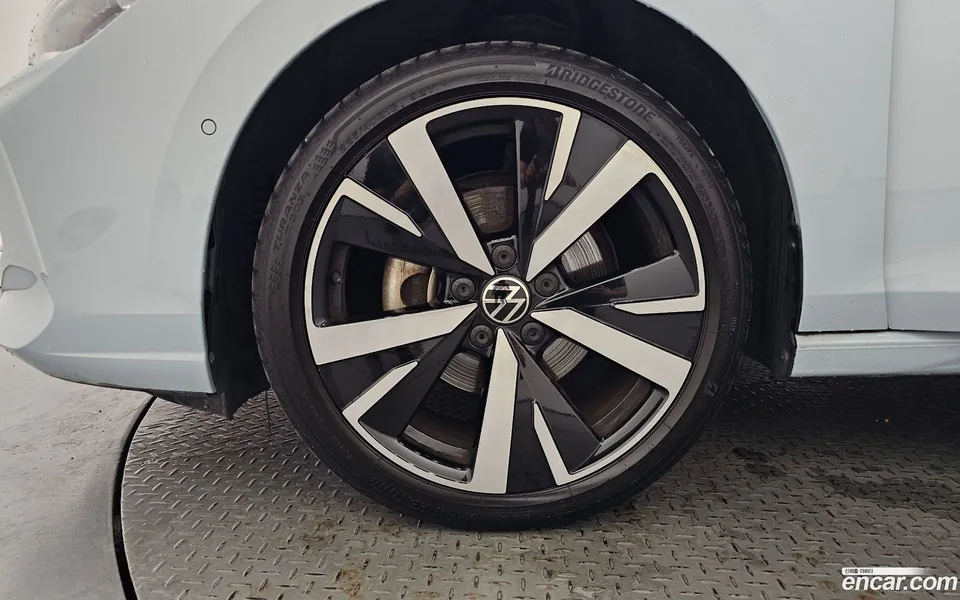 Volkswagen Golf 2.0 TDI 2025 — thumbnail 2