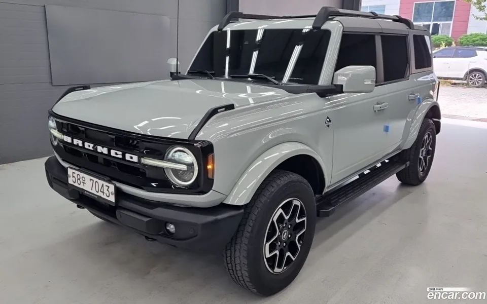 Ford Bronco 2.7 2022 — photo 1, buy with delivery to Moscow