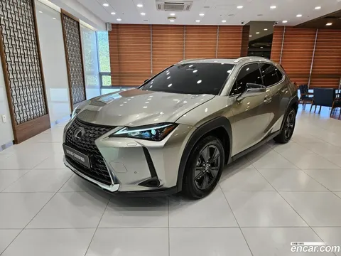 Lexus UX 300h 2025 купить в Москве