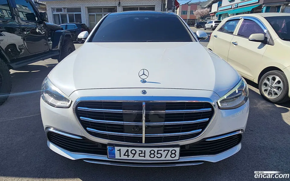 Mercedes-Benz S-Class 2025