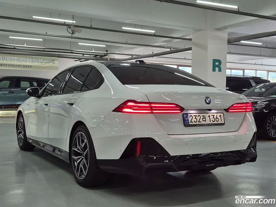 BMW 5 Series 520i M 2024 — thumbnail 2