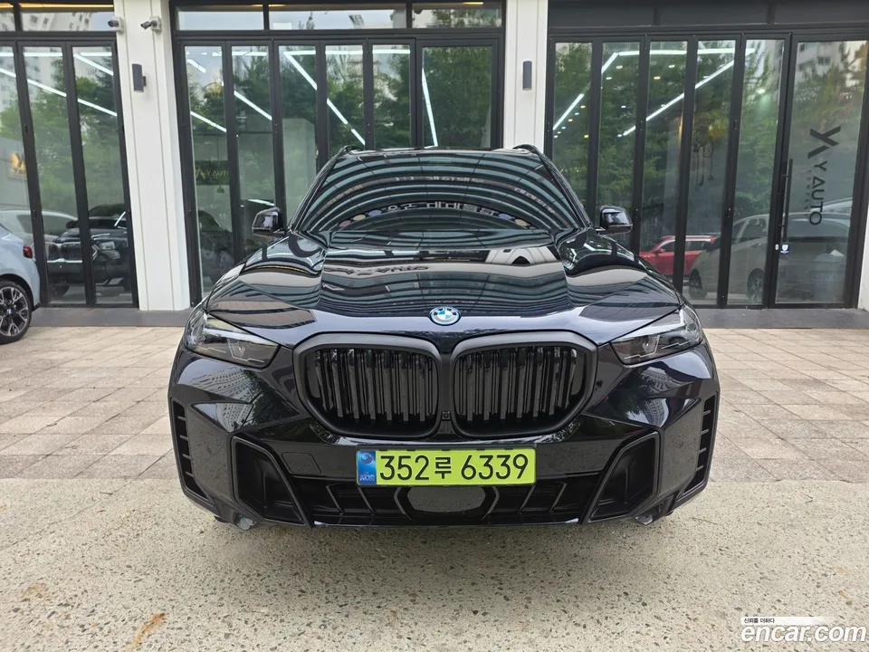 BMW X5 xDrive 50e M 2026 — фото 1, купить с доставкой в Москву