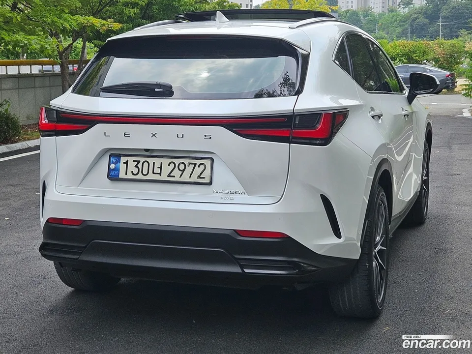 Lexus NX 350h 2023 — thumbnail 2