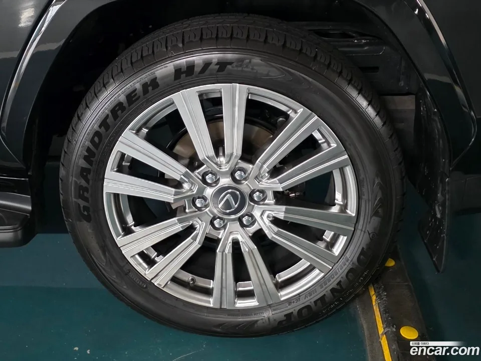 Lexus LX 700h VIP 2025 — миниатюра 2