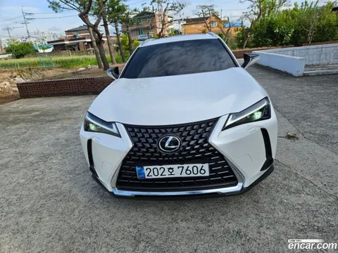 Lexus UX 300h 2025 купить в Москве