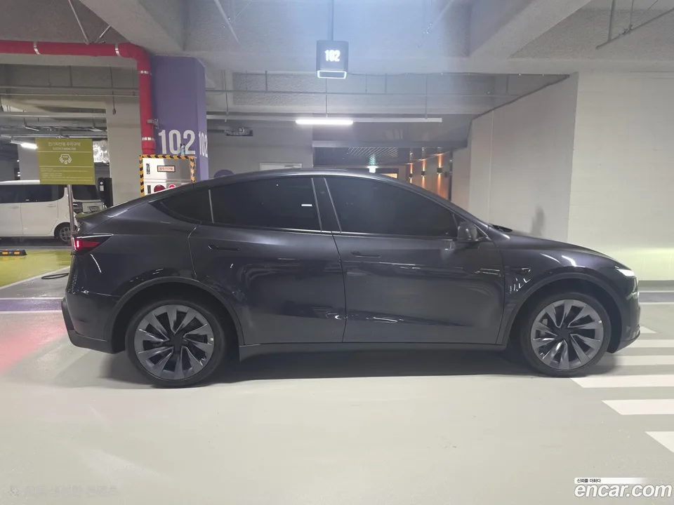 Tesla Model Y AWD 2026 — миниатюра 3