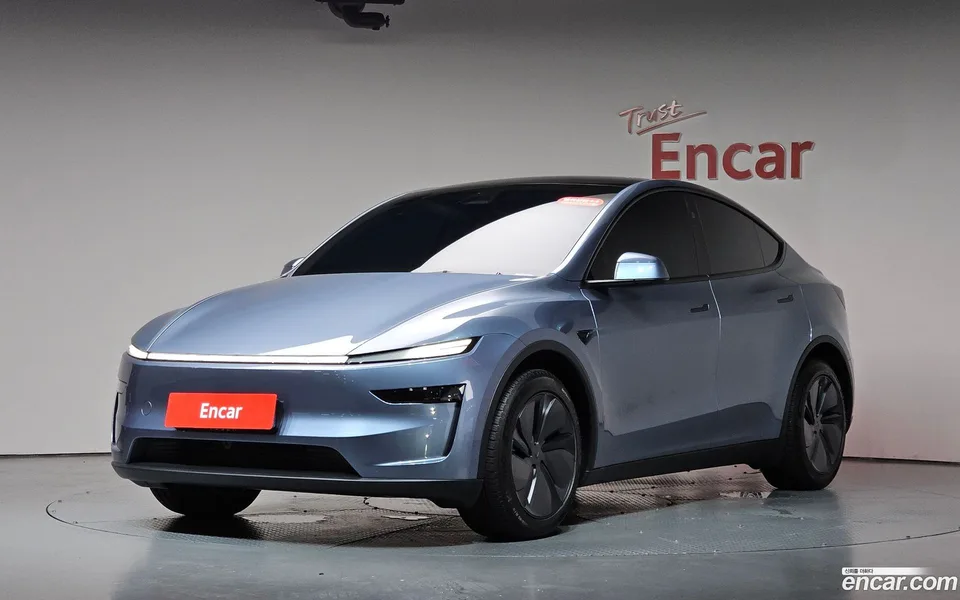 Tesla Model Y 2025
