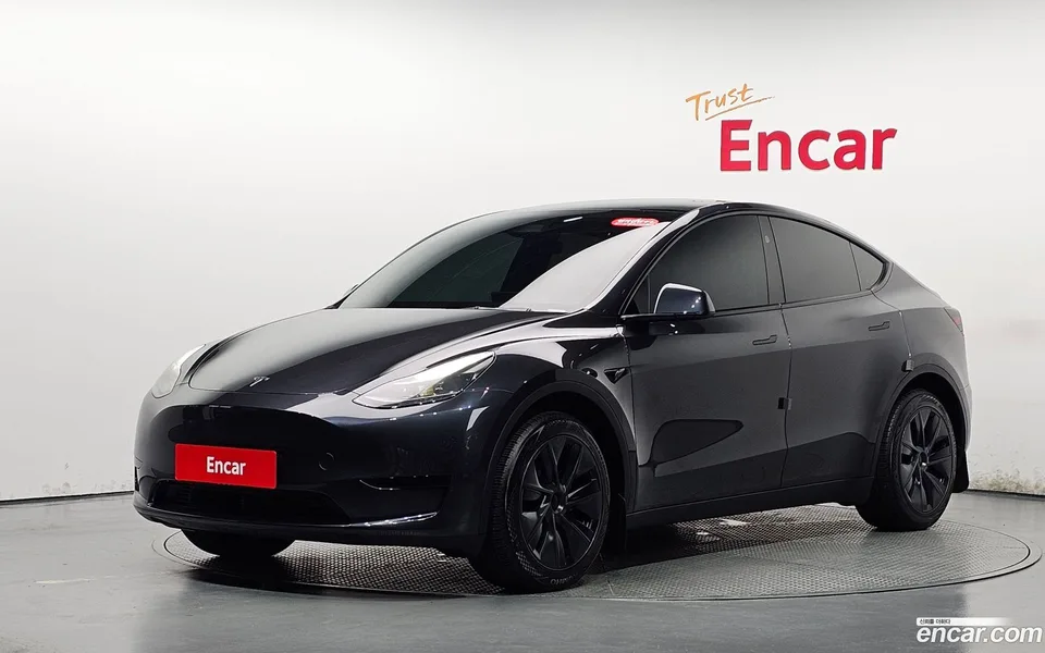 Tesla Model Y 2025