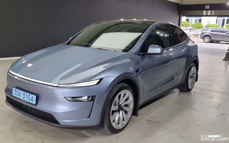 Tesla Model Y 2025
