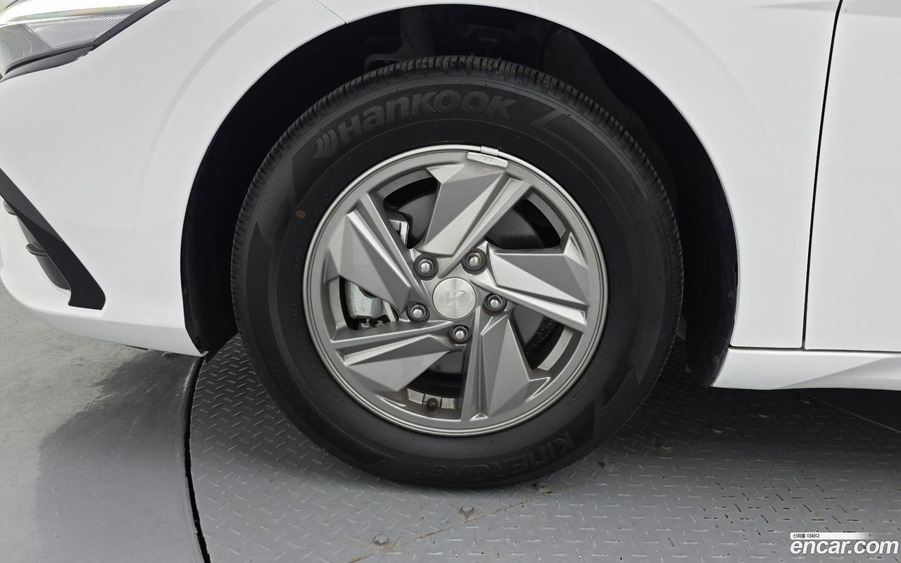 Hyundai Avante CN7 2025 — 2