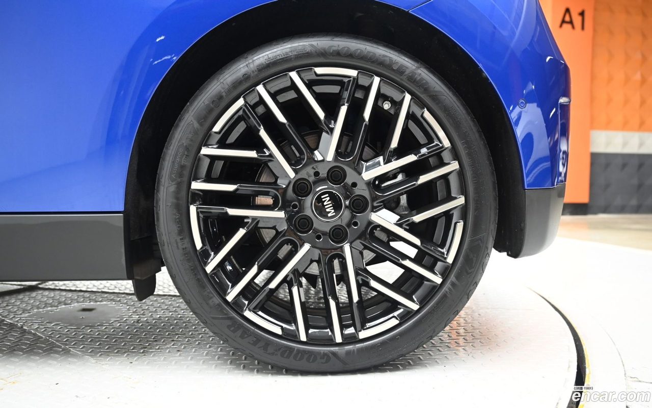 MINI Cooper Electric 2024 — 2