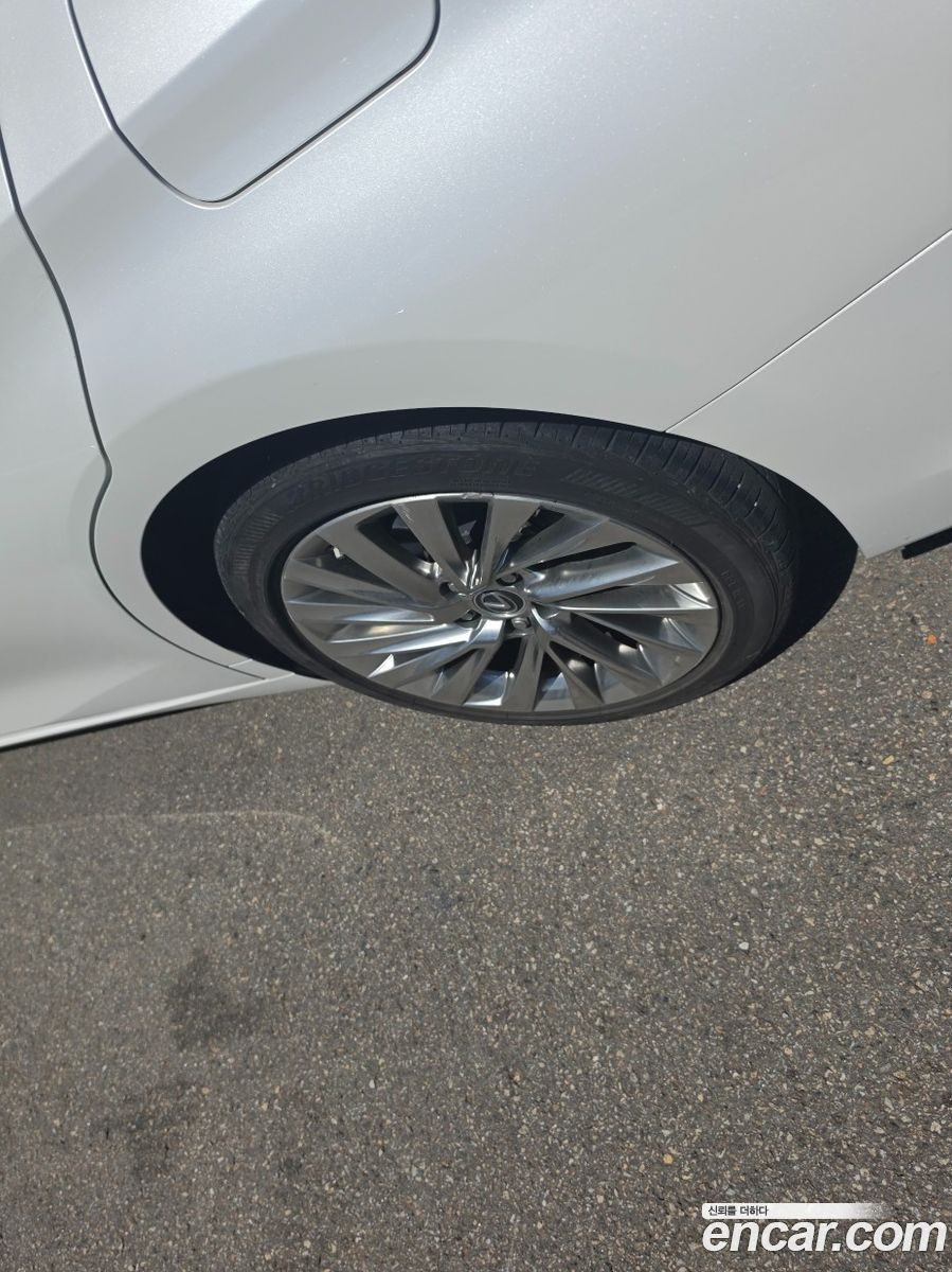 Lexus ES 300h 2023 — 3