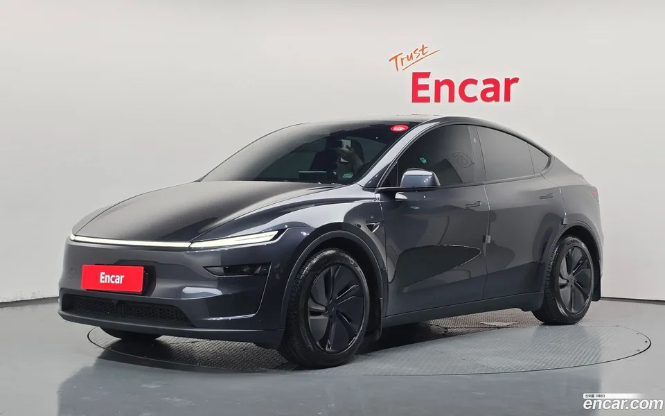 Tesla Model Y 2025