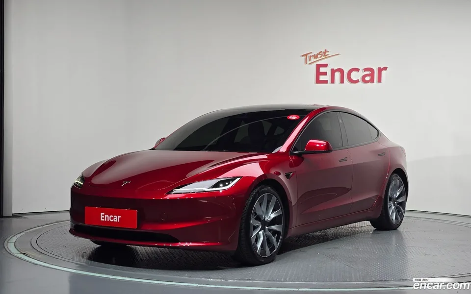 Tesla Model 3 2024
