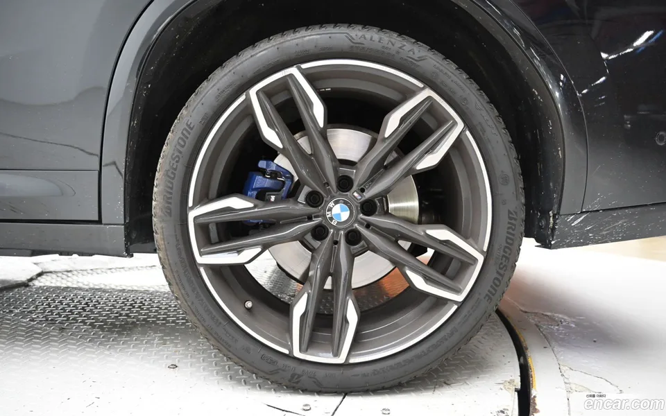 BMW X4 xDrive M40i 2023 — миниатюра 2