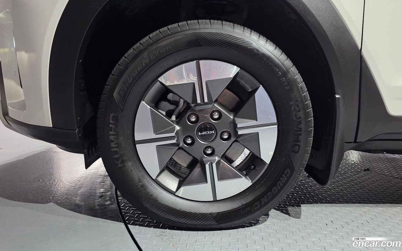 KG Mobility Musso EV 2025 — 5
