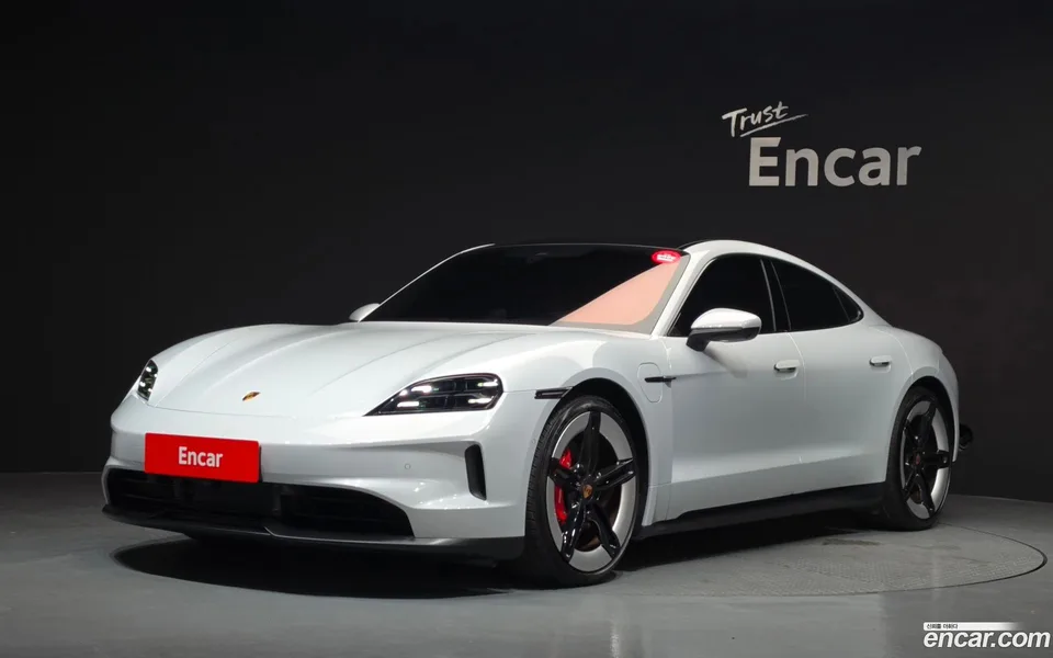 Porsche Taycan 2025