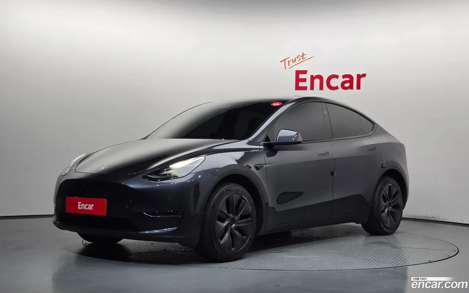 Tesla Model Y 2024