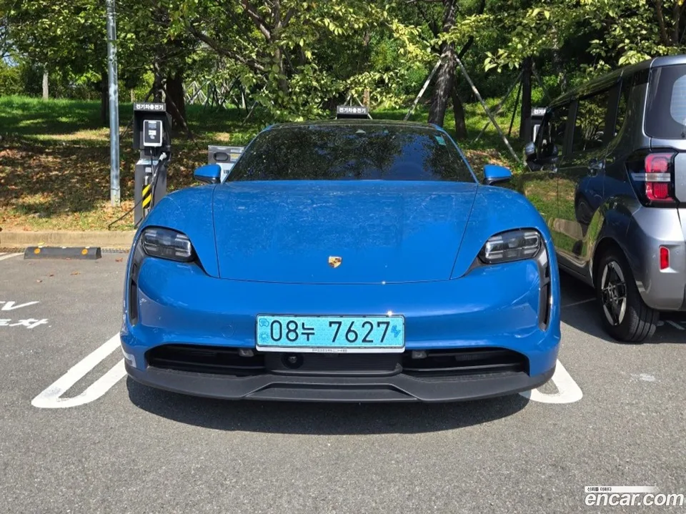 Porsche Taycan 2023
