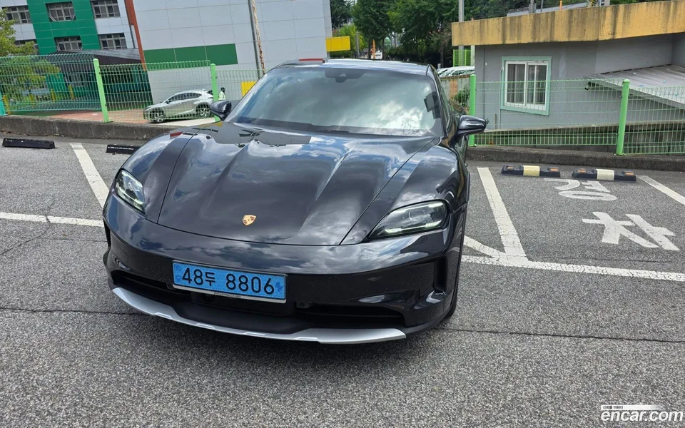 Porsche Taycan 2025