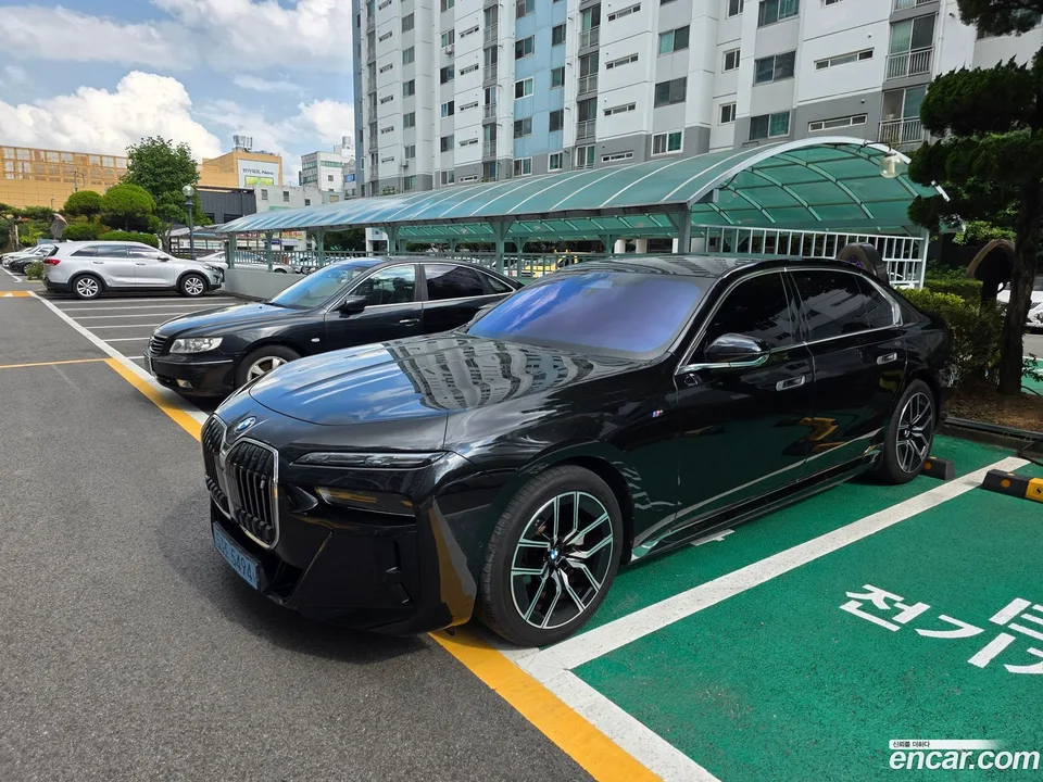 BMW i7 2024