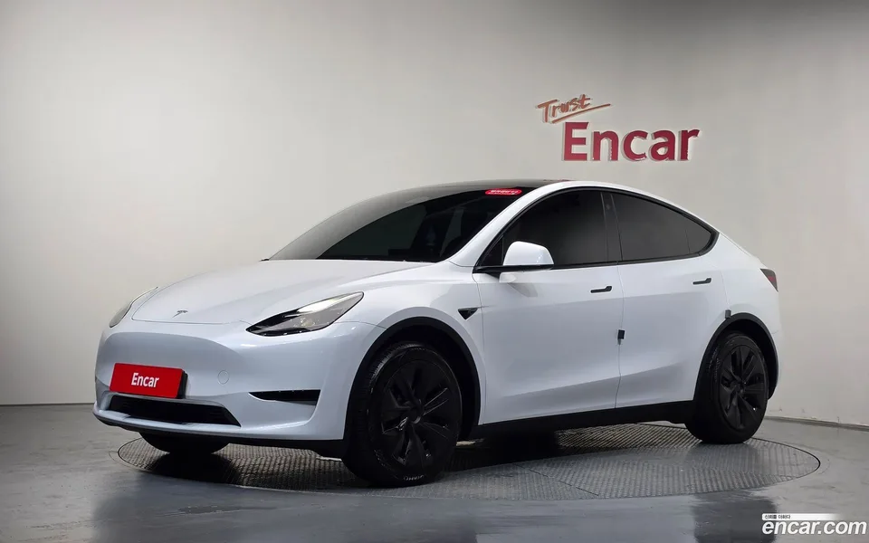 Tesla Model Y 2024