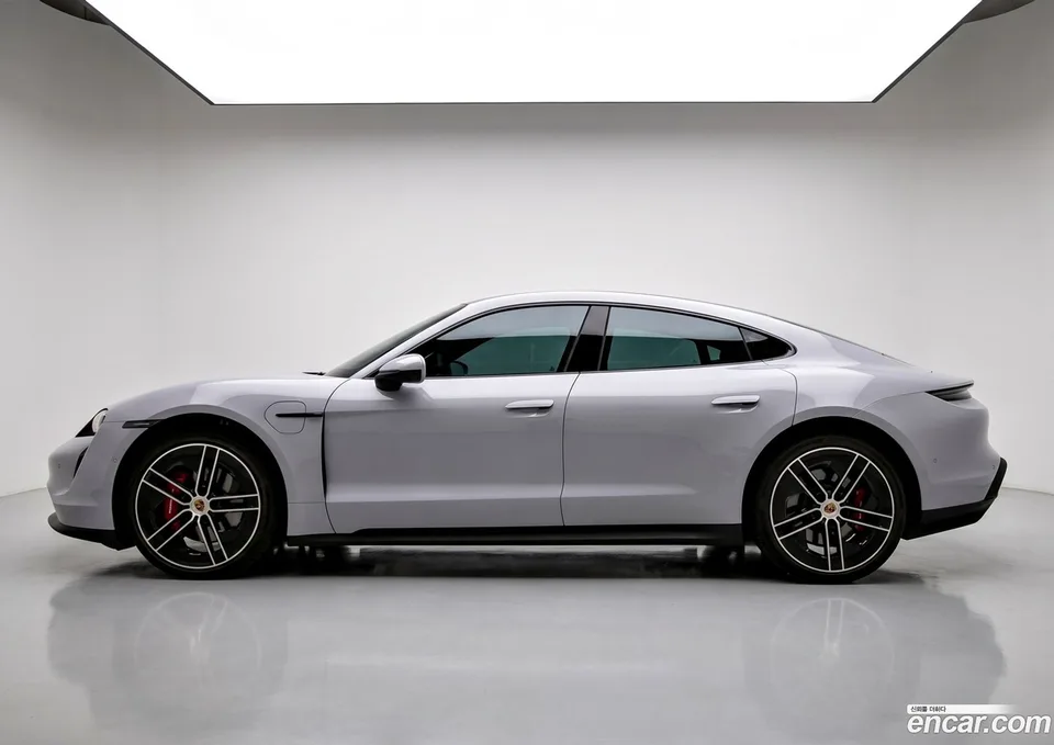 Porsche Taycan 2025