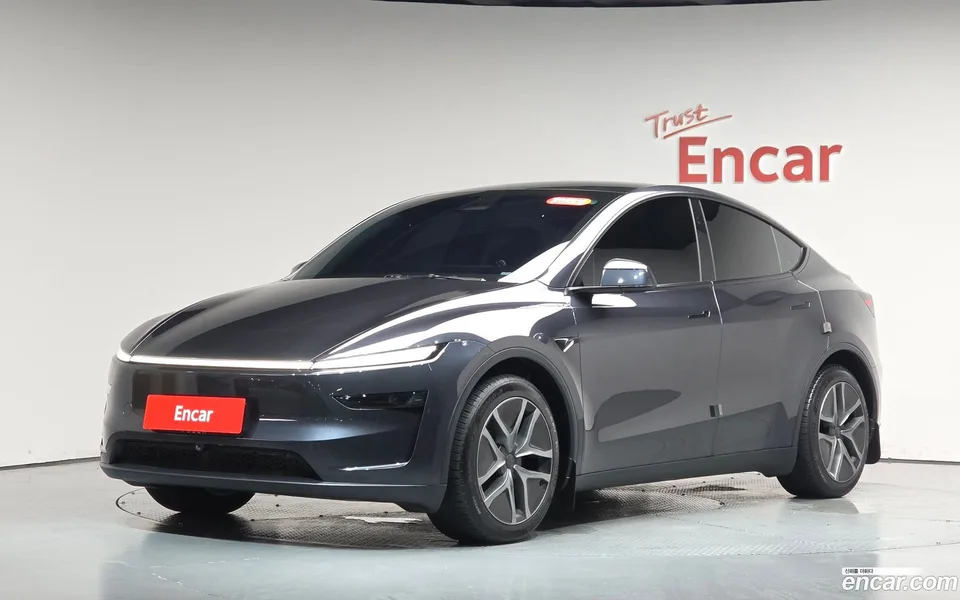 Tesla Model Y 2025