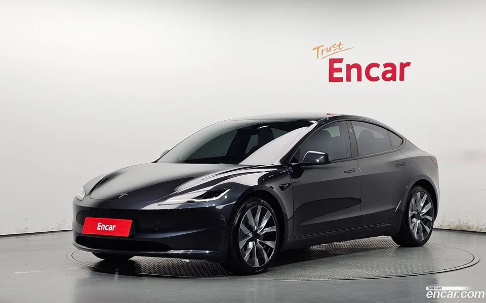 Tesla Model 3 2024