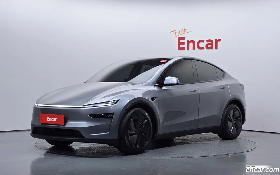 Tesla Model Y 2025