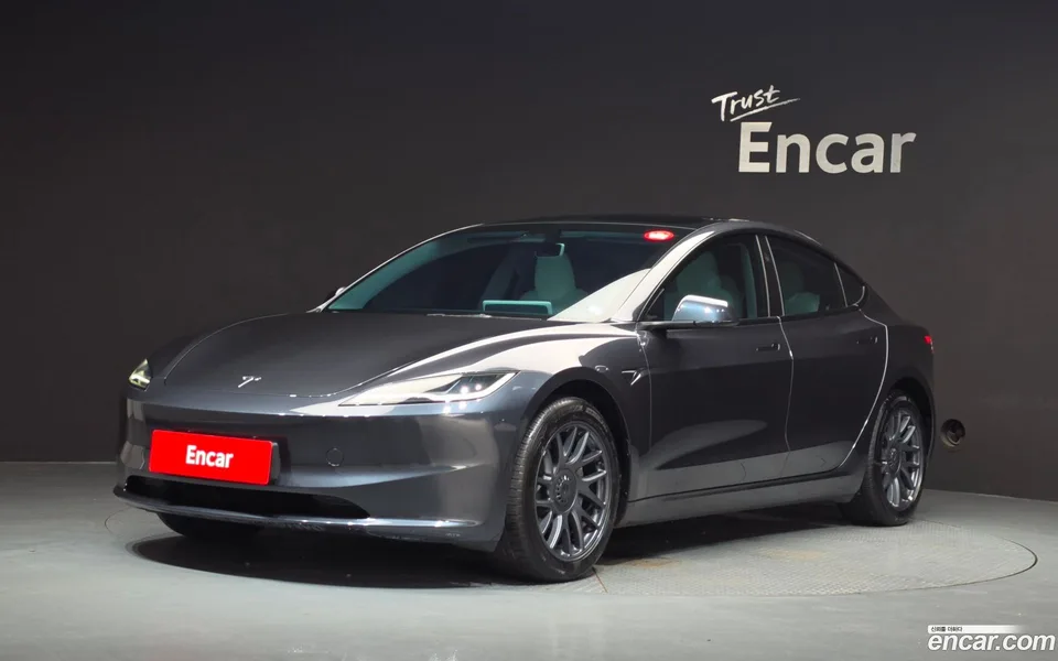 Tesla Model 3 2025