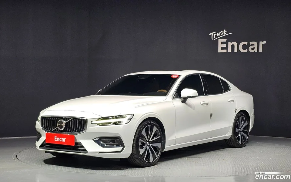 Volvo S60 2025