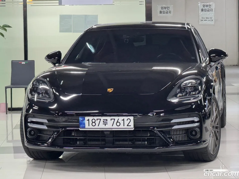 Porsche Panamera (976) 2023