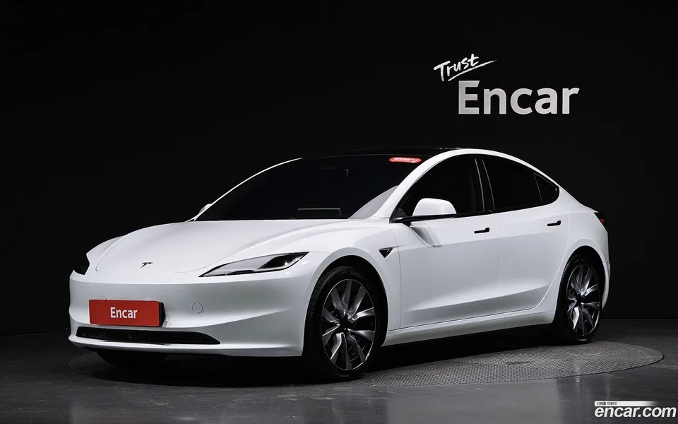 Tesla Model 3 2024
