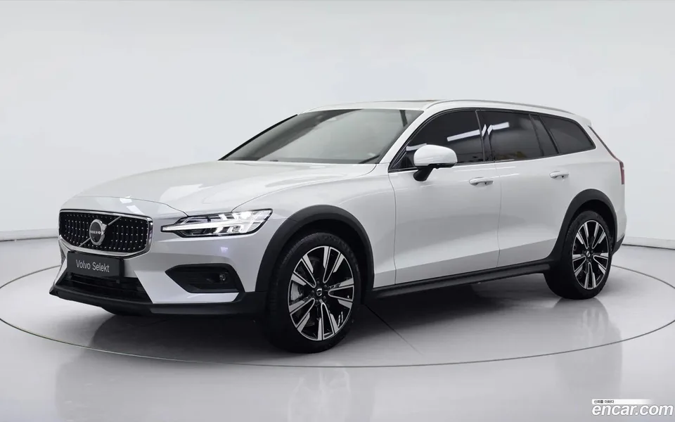 Volvo V60 Cross Country 2025