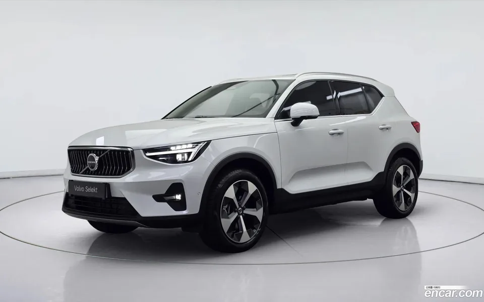 Volvo XC40 2025