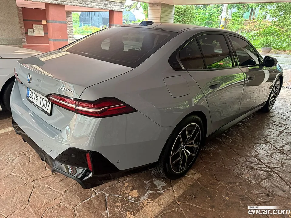 BMW 5 Series 520i M 2025 — миниатюра 2